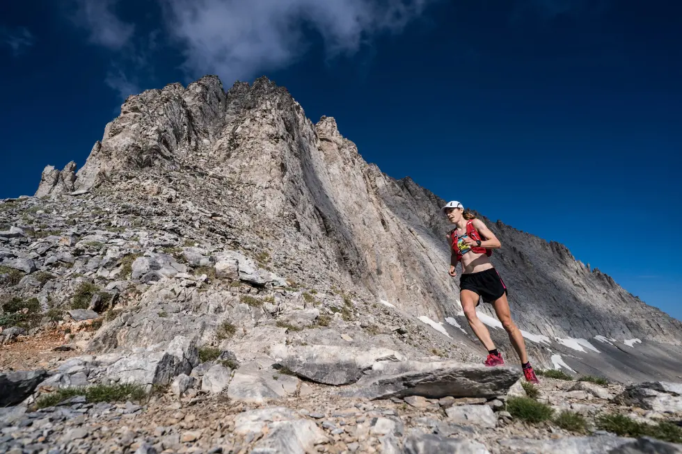 Ragna Debats racing to victory and new race record, Olympus Marathon 2017