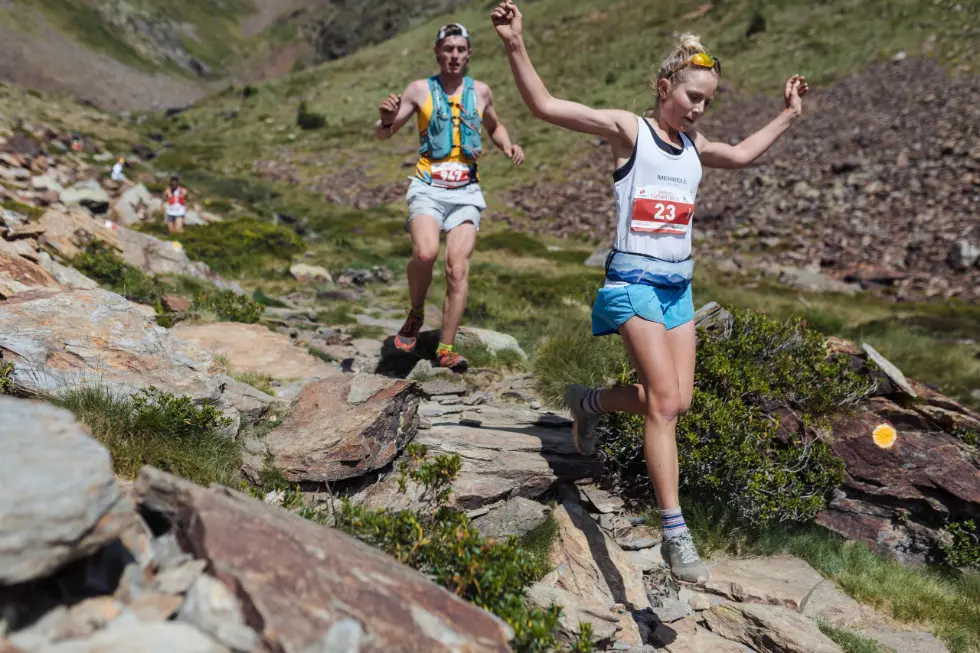 Lina El Kott running down trail at Skyrace Comapedrosa 2021